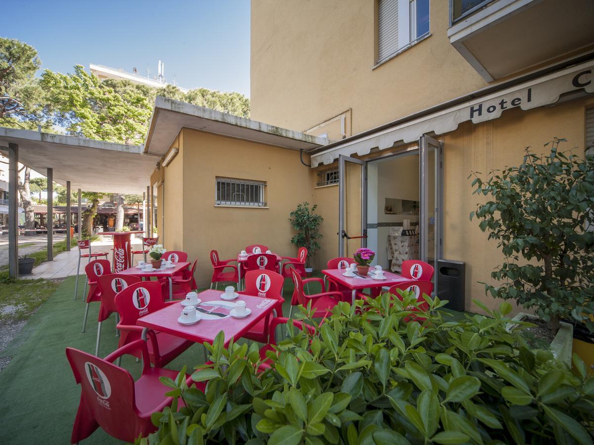 Hotel Colombo Riccione Bagian luar foto