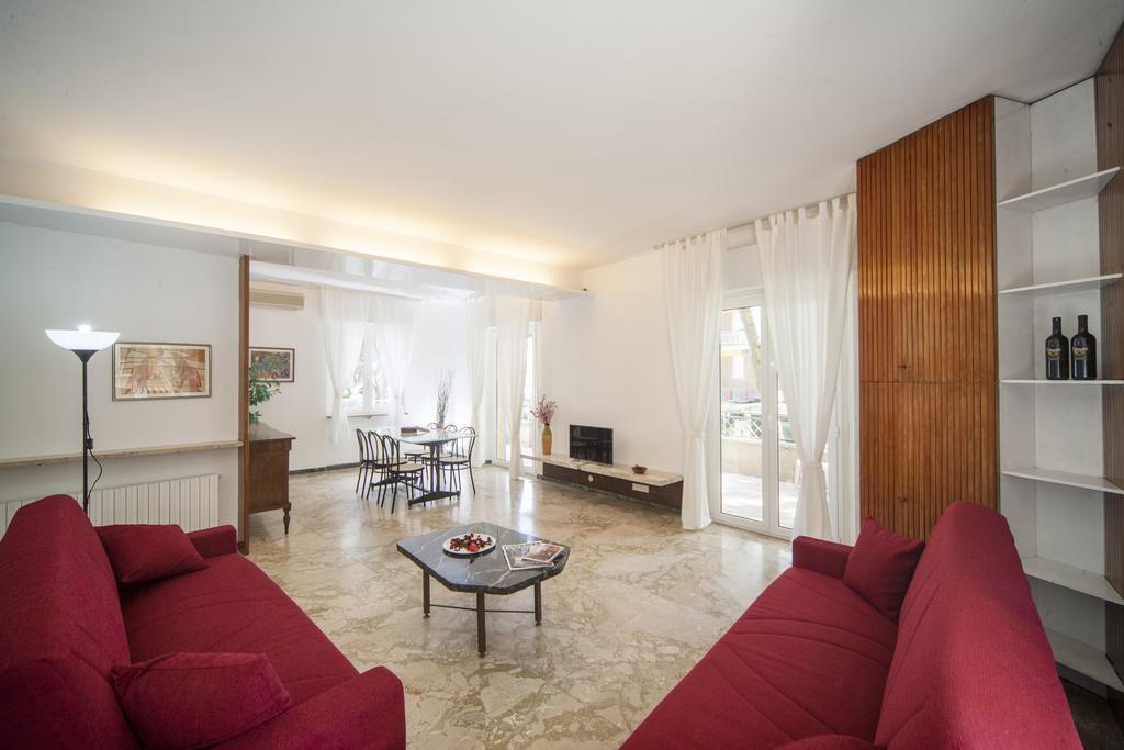 Hotel Colombo Riccione Bagian luar foto