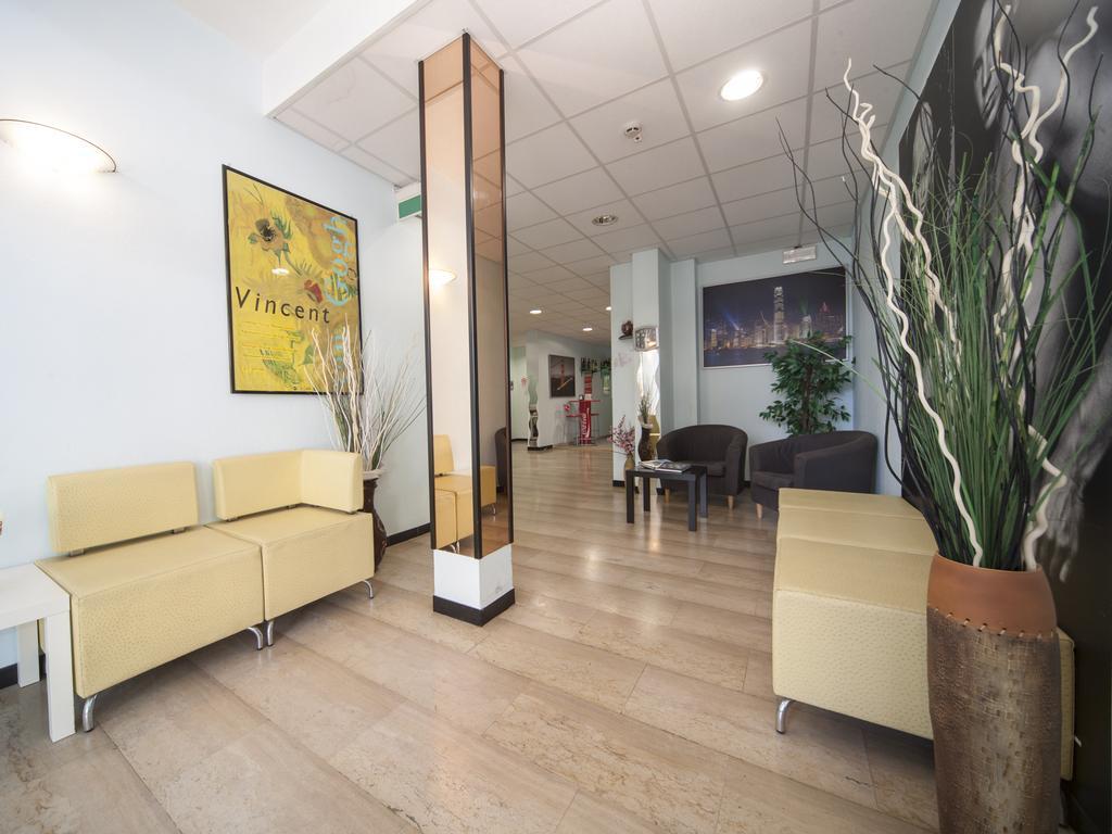 Hotel Colombo Riccione Bagian luar foto